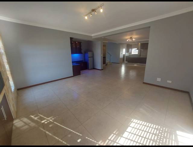 4 BEDROOM HOUSE FOR SALE IN COUNTRY CLUB